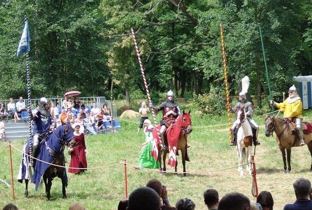 Rycerze opanowali Uniejów