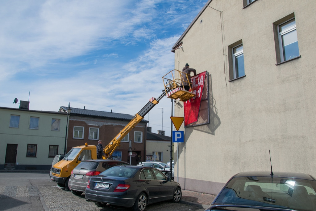 Biało-czerwone instalacje w Uniejowie