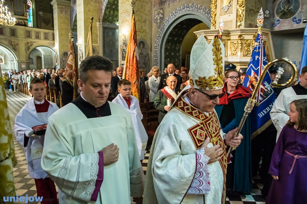 Relikwie św. Jana Pawła II wprowadzone do kolegiaty