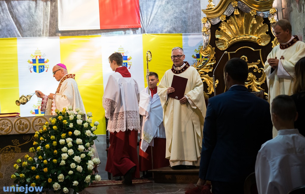 Relikwie św. Jana Pawła II wprowadzone do kolegiaty