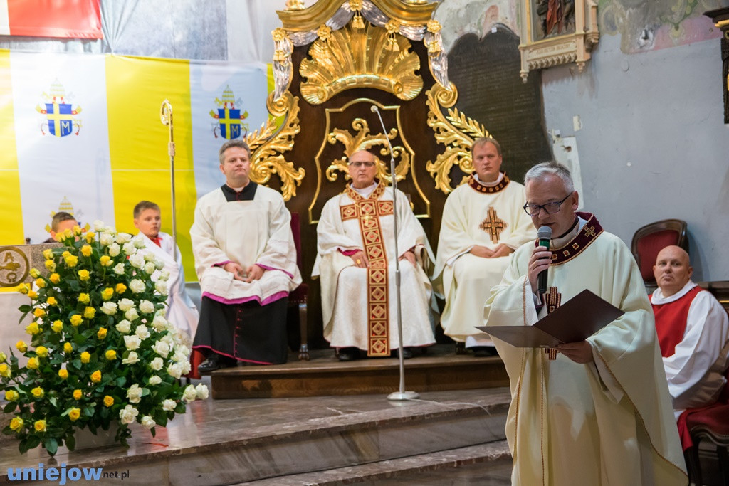 Relikwie św. Jana Pawła II wprowadzone do kolegiaty