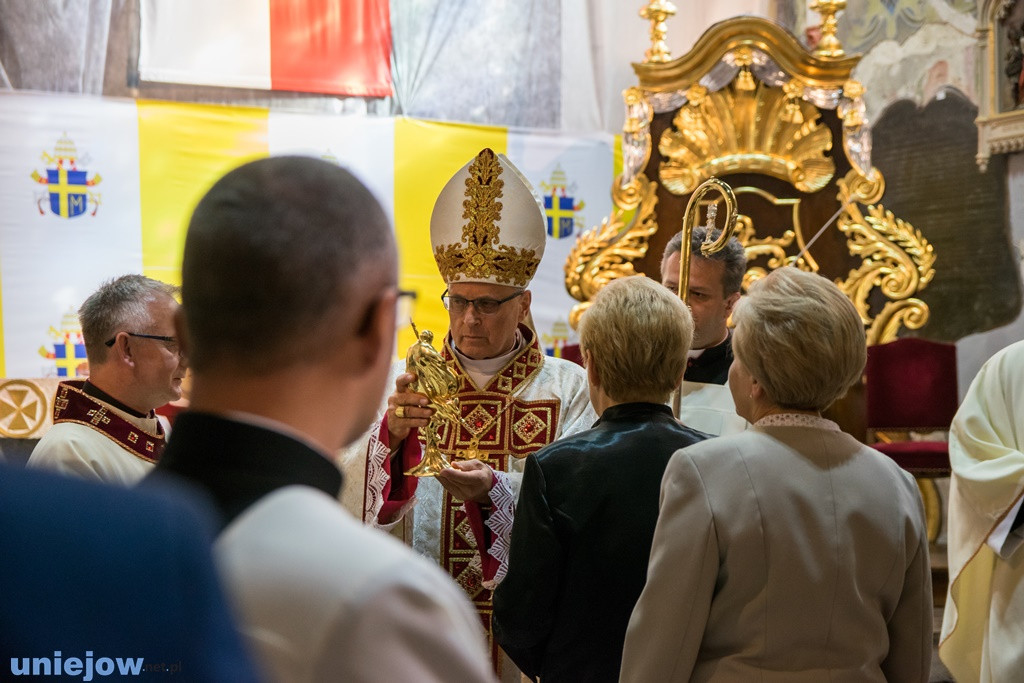 Relikwie św. Jana Pawła II wprowadzone do kolegiaty