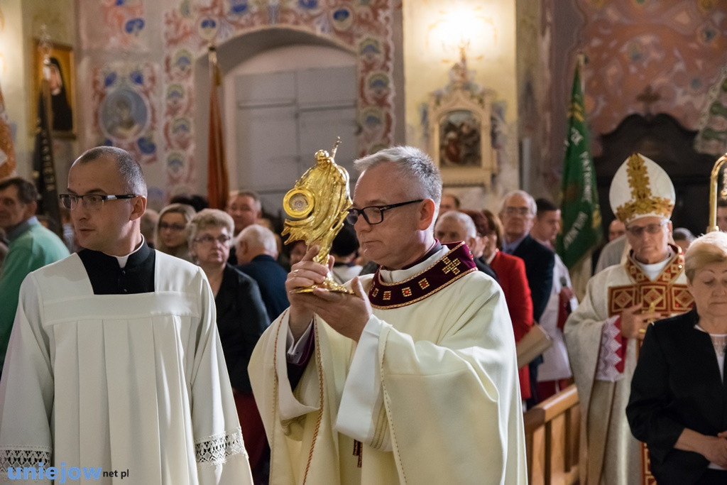 Relikwie św. Jana Pawła II wprowadzone do kolegiaty