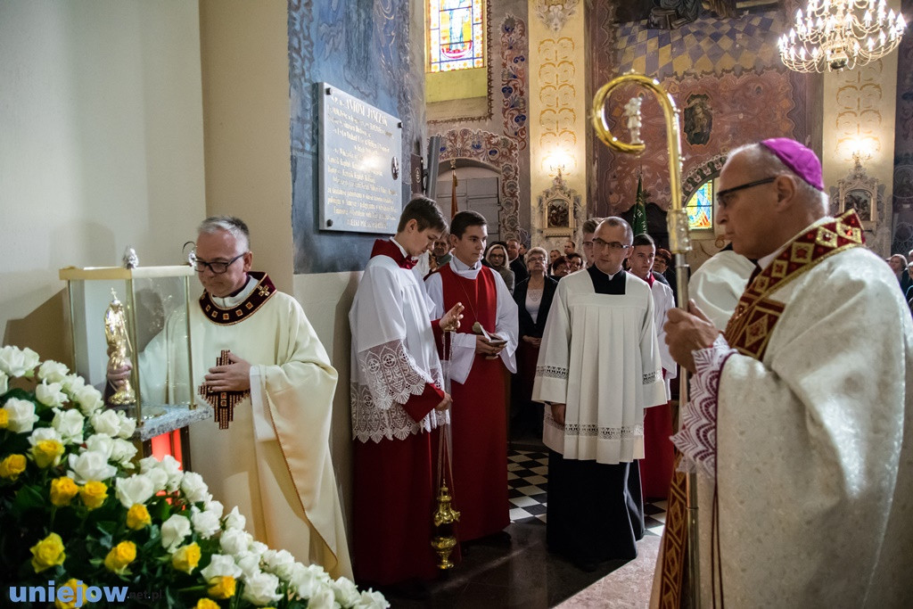 Relikwie św. Jana Pawła II wprowadzone do kolegiaty