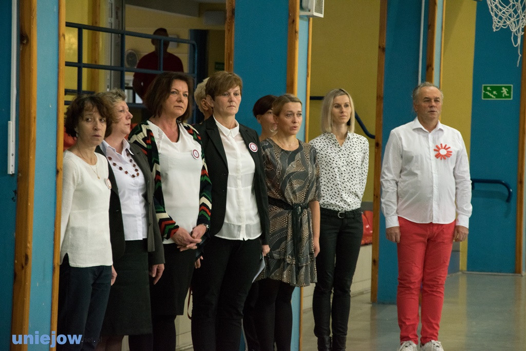 Uczniowie śpiewali Mazurka Dąbrowskiego