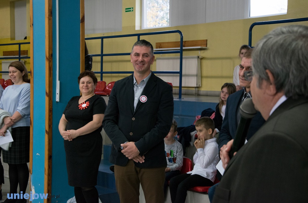 Uczniowie śpiewali Mazurka Dąbrowskiego