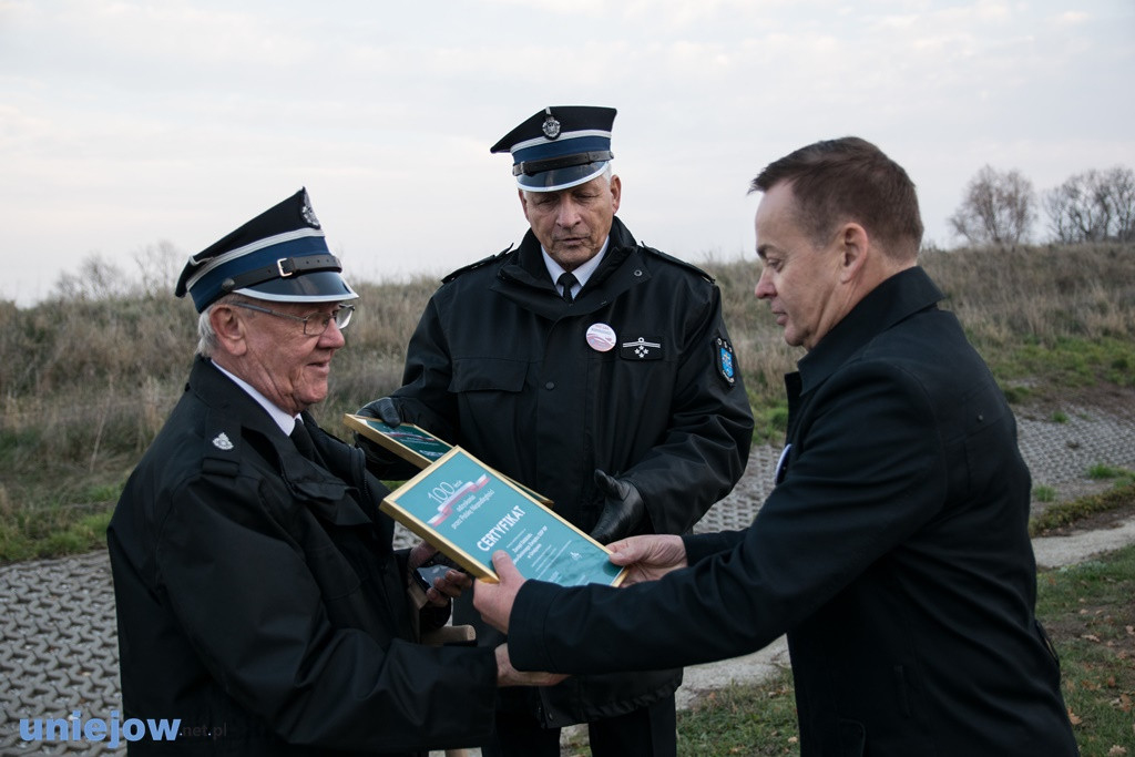 Oni sadzili ostatnie drzewa w alei dębów