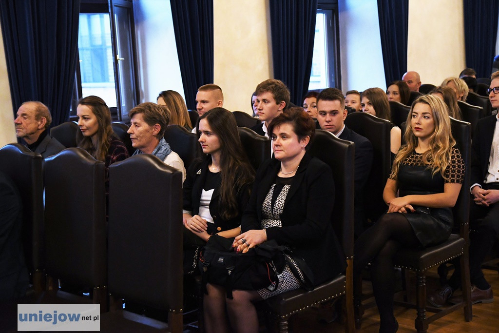 Burmistrz wręczył stypendia i nagrody