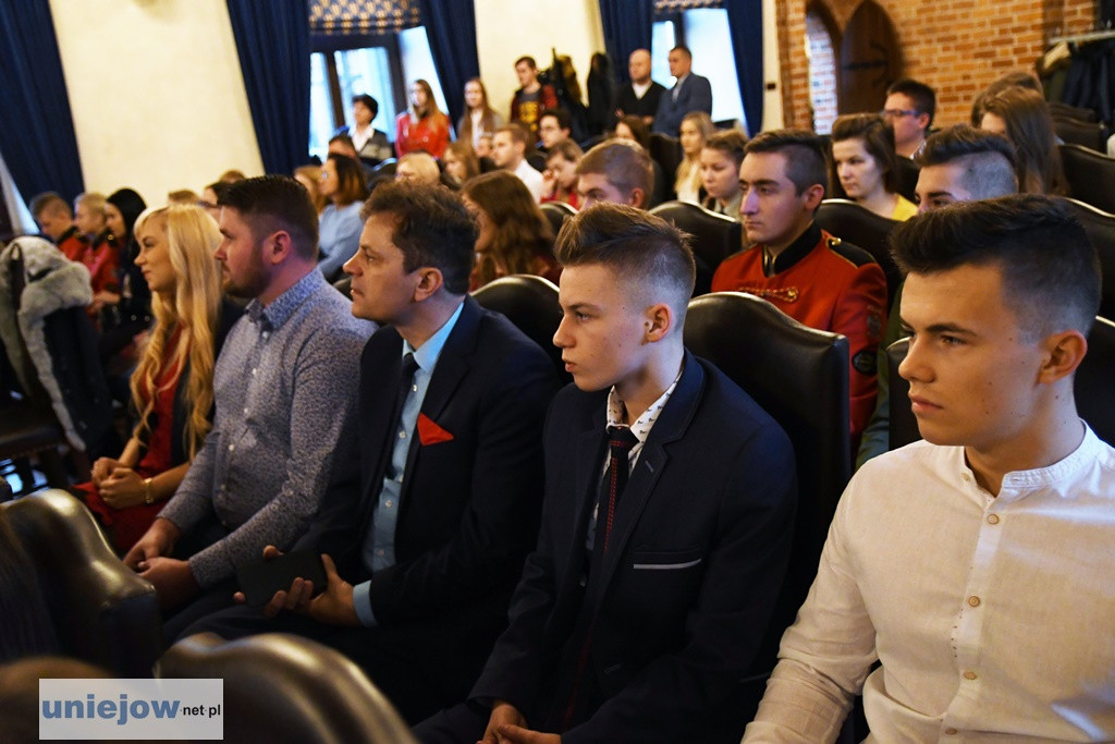 Burmistrz wręczył stypendia i nagrody