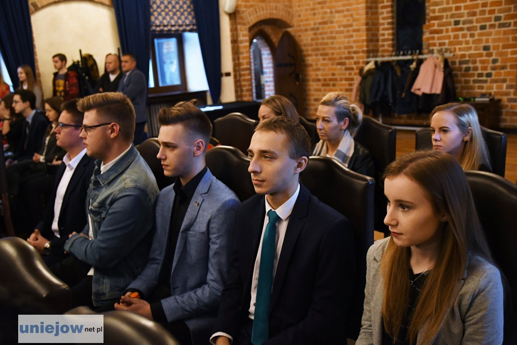 Burmistrz wręczył stypendia i nagrody
