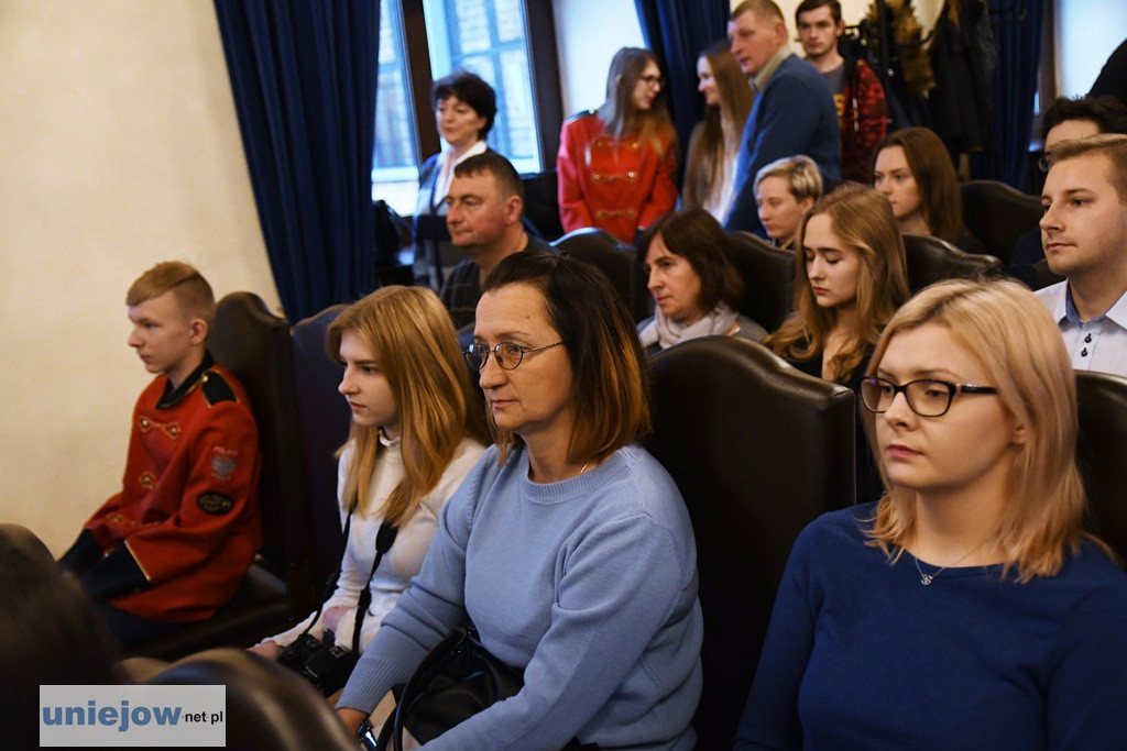 Burmistrz wręczył stypendia i nagrody