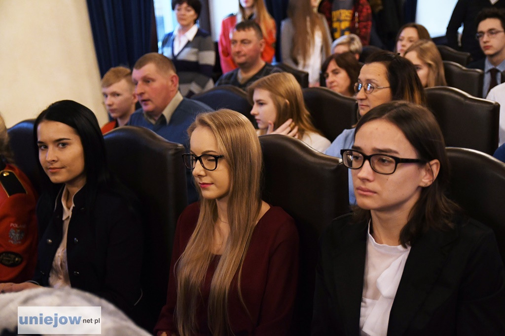 Burmistrz wręczył stypendia i nagrody