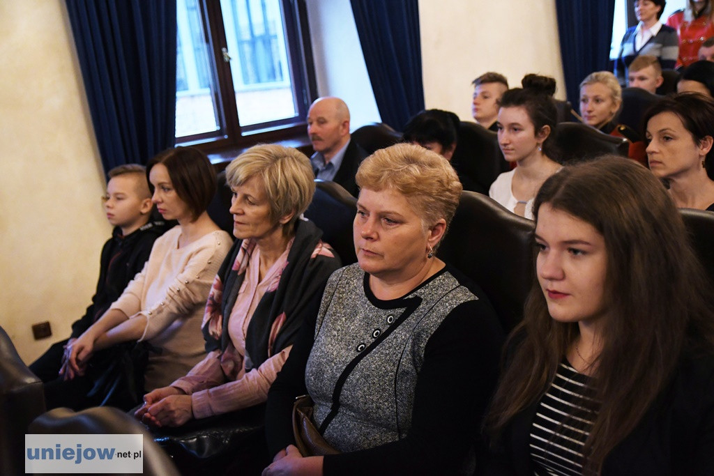 Burmistrz wręczył stypendia i nagrody