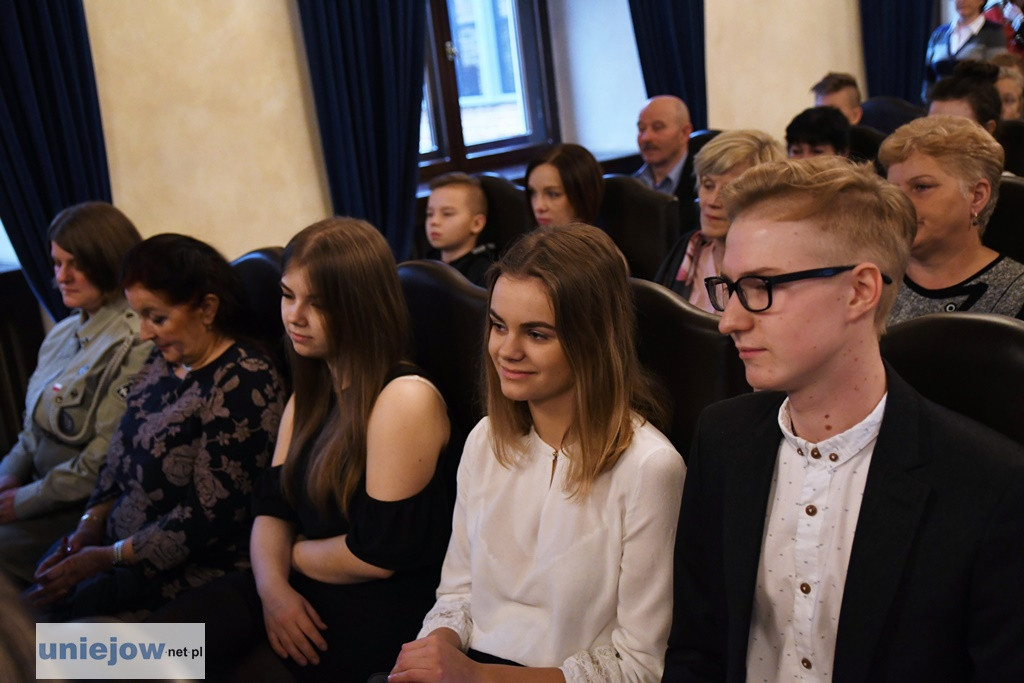Burmistrz wręczył stypendia i nagrody