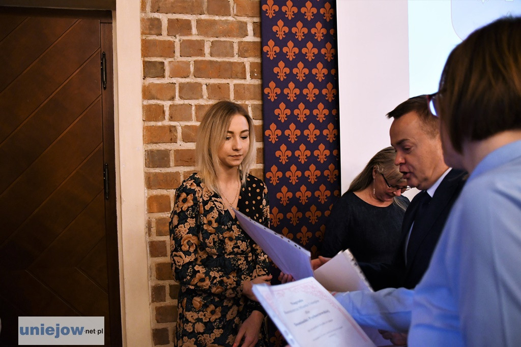 Burmistrz wręczył stypendia i nagrody