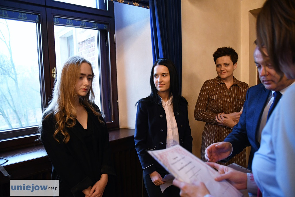 Burmistrz wręczył stypendia i nagrody