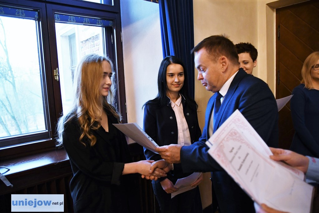 Burmistrz wręczył stypendia i nagrody