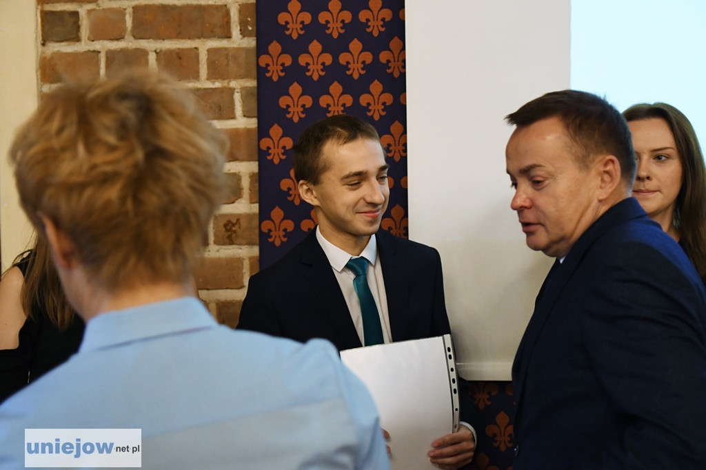 Burmistrz wręczył stypendia i nagrody
