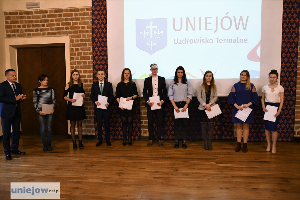 Burmistrz wręczył stypendia i nagrody