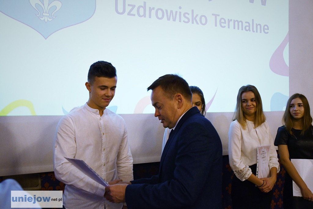 Burmistrz wręczył stypendia i nagrody