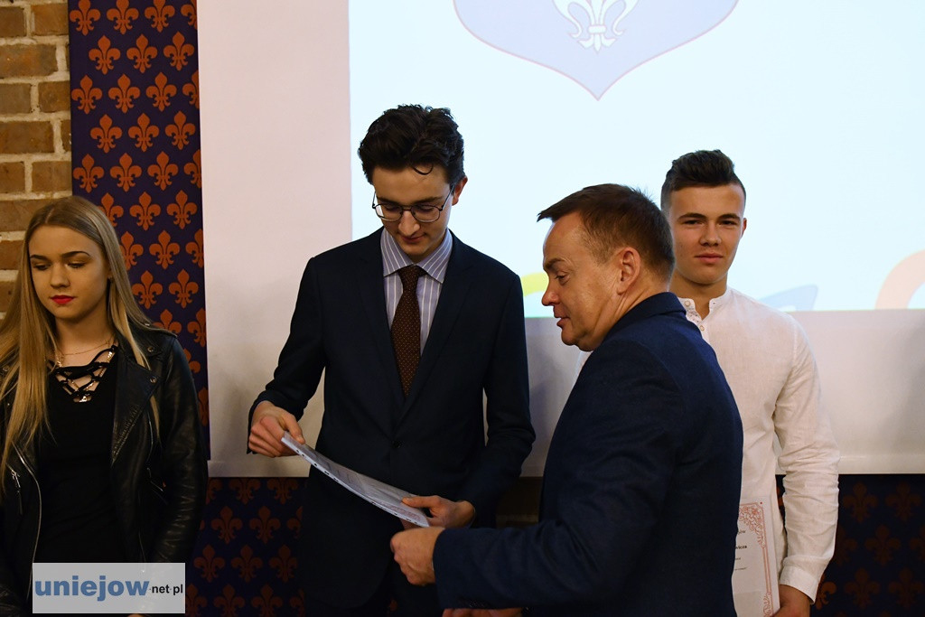 Burmistrz wręczył stypendia i nagrody
