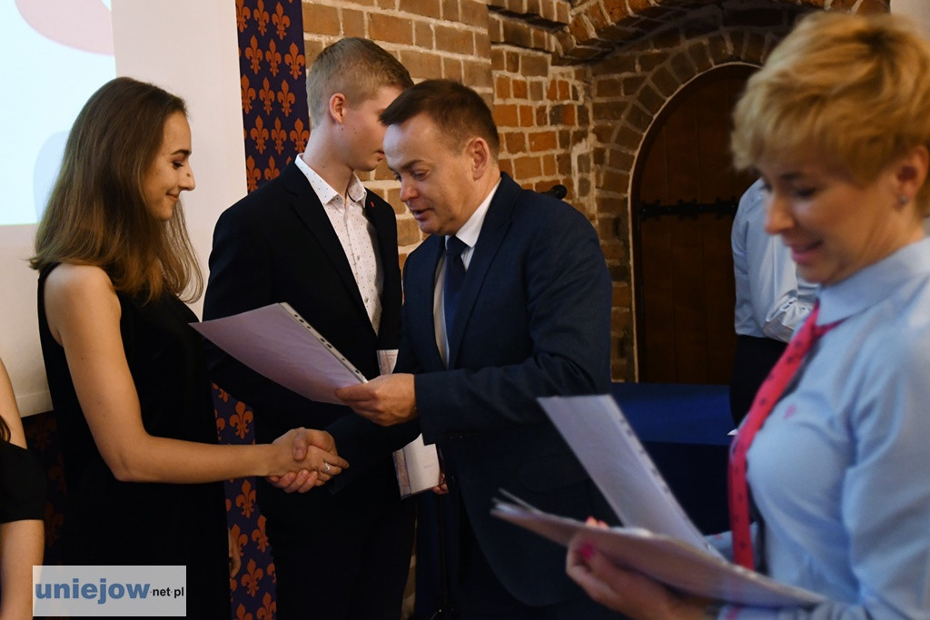 Burmistrz wręczył stypendia i nagrody