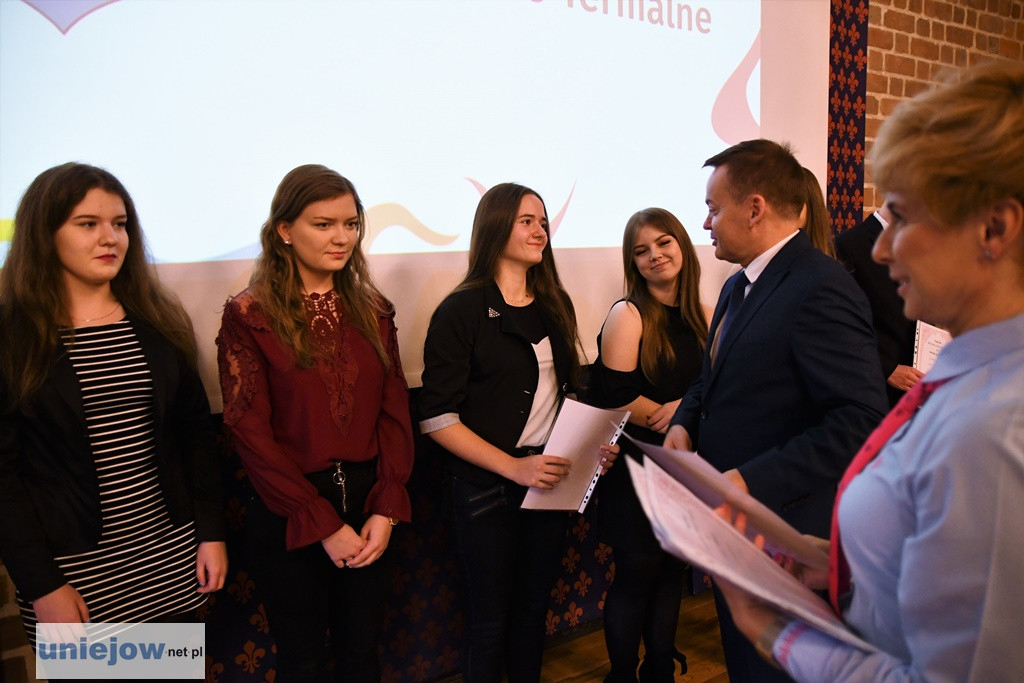 Burmistrz wręczył stypendia i nagrody