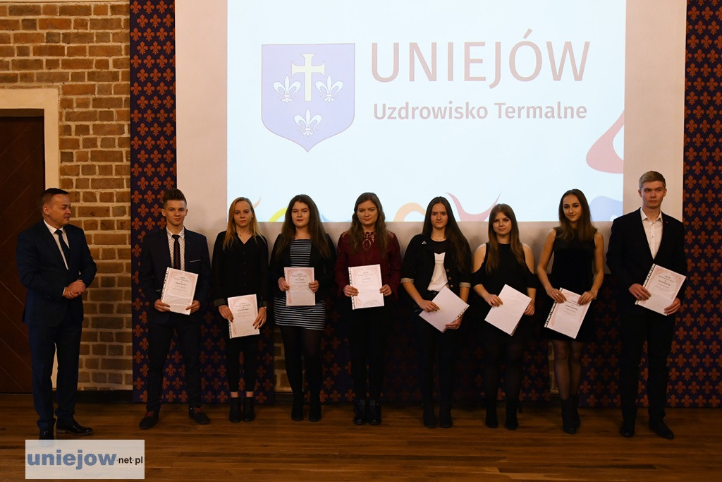 Burmistrz wręczył stypendia i nagrody
