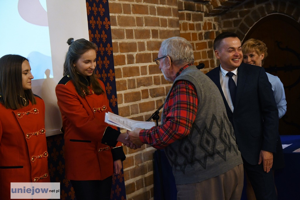 Burmistrz wręczył stypendia i nagrody