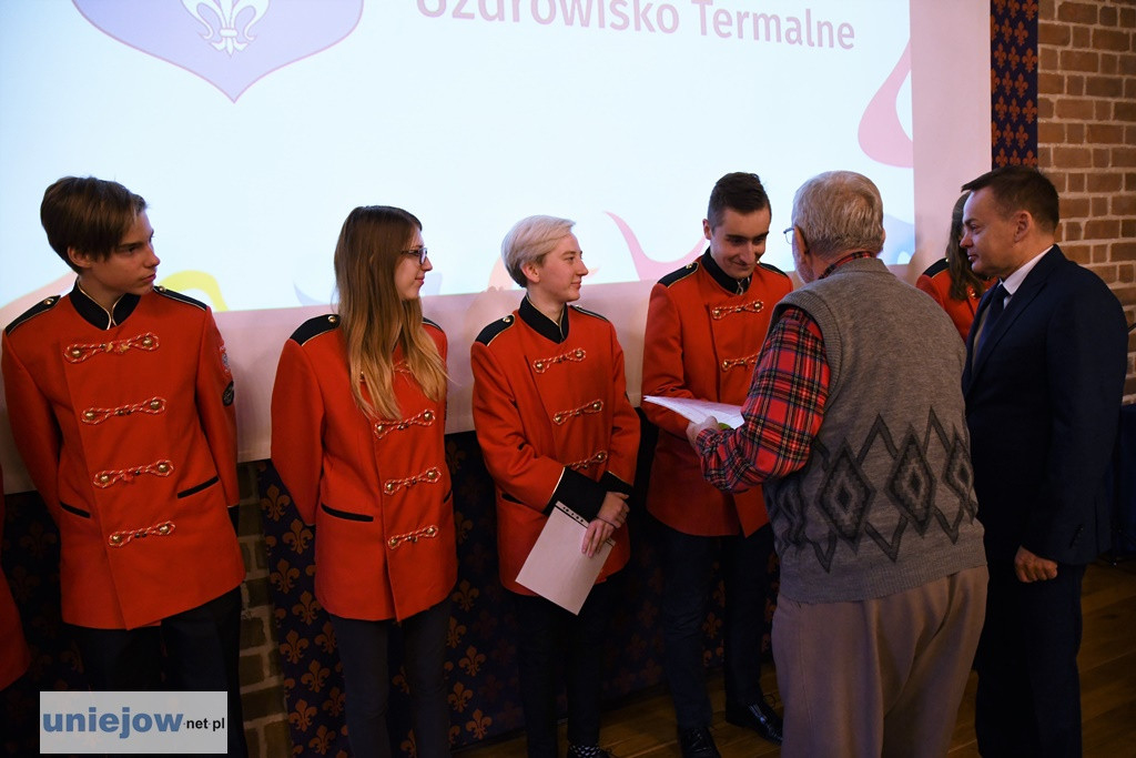 Burmistrz wręczył stypendia i nagrody