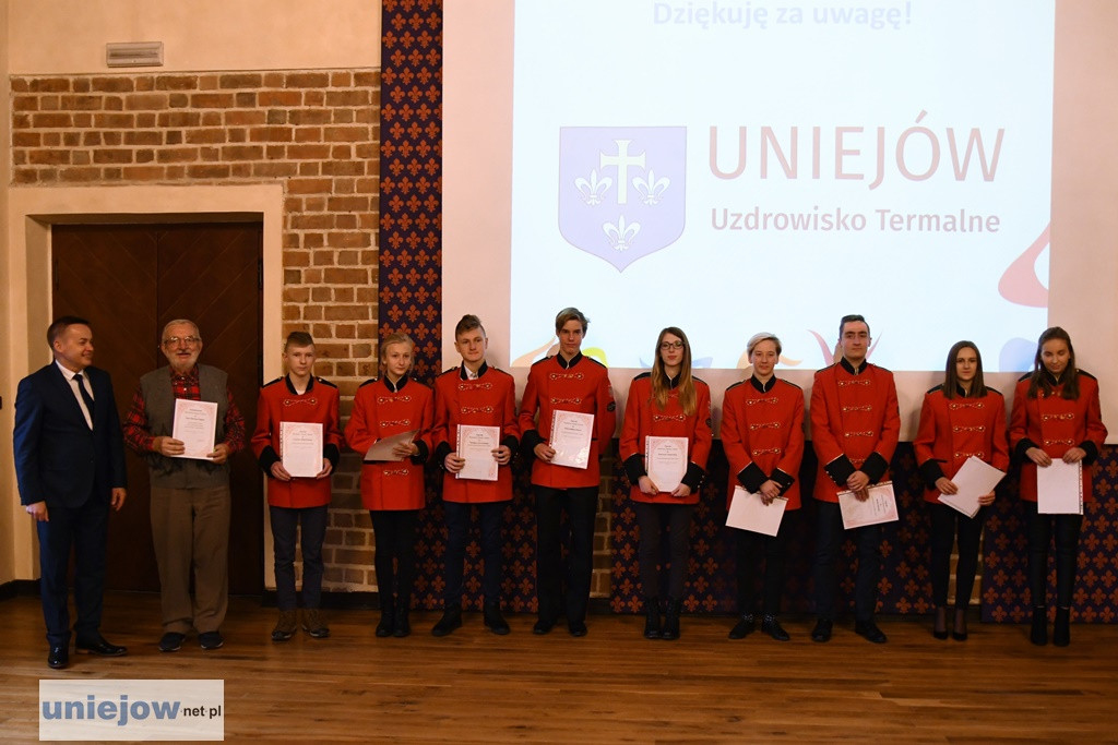 Burmistrz wręczył stypendia i nagrody