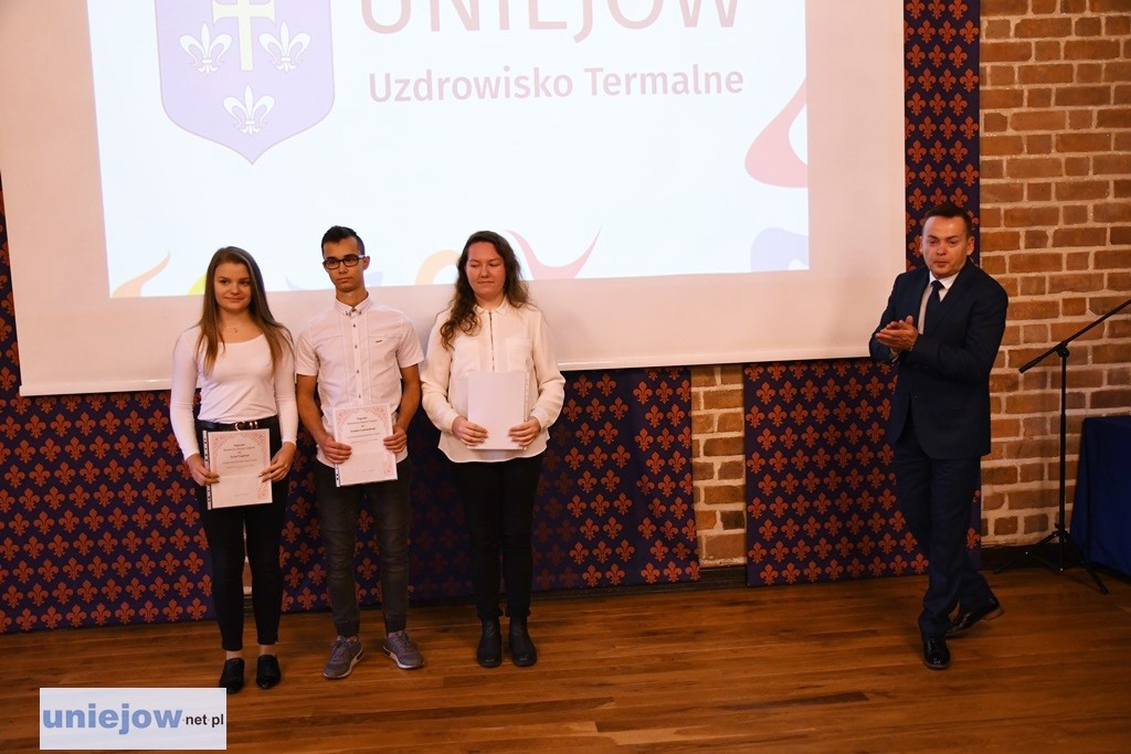 Burmistrz wręczył stypendia i nagrody