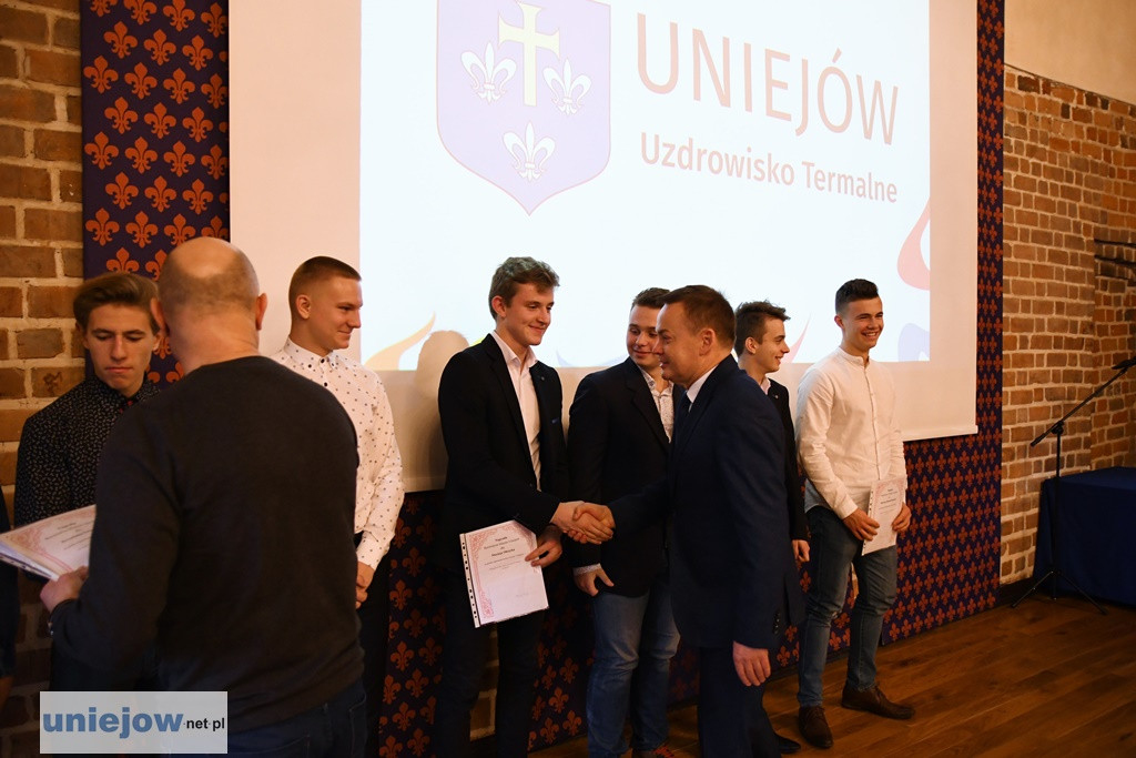 Burmistrz wręczył stypendia i nagrody