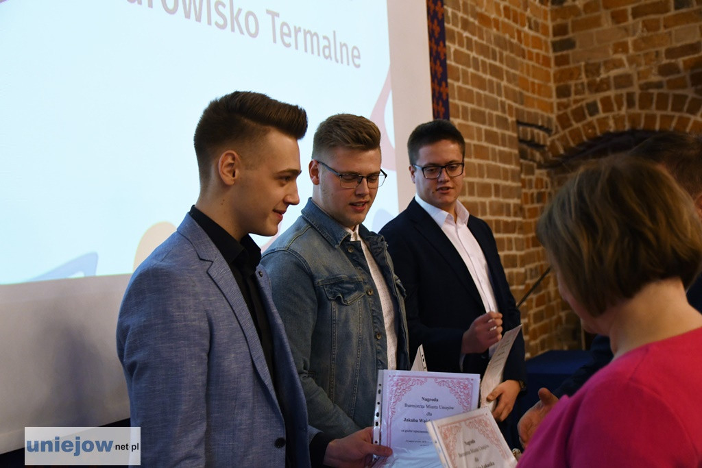 Burmistrz wręczył stypendia i nagrody