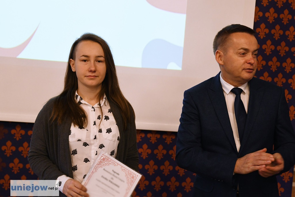 Burmistrz wręczył stypendia i nagrody