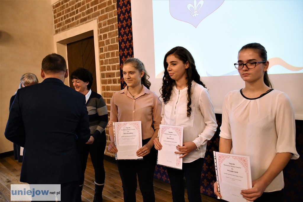 Burmistrz wręczył stypendia i nagrody