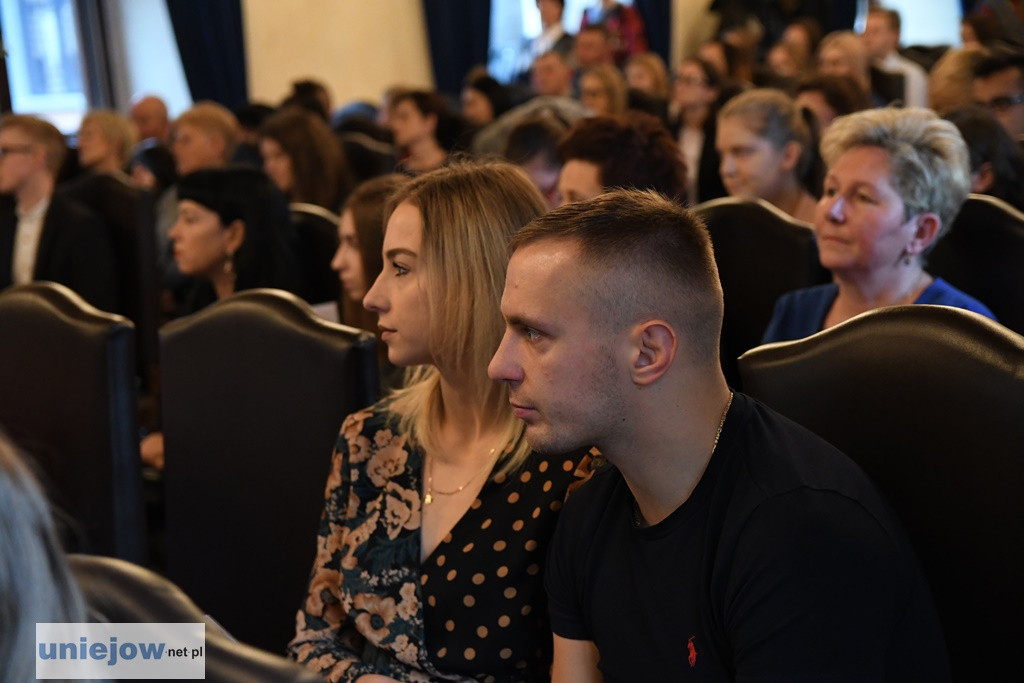 Burmistrz wręczył stypendia i nagrody