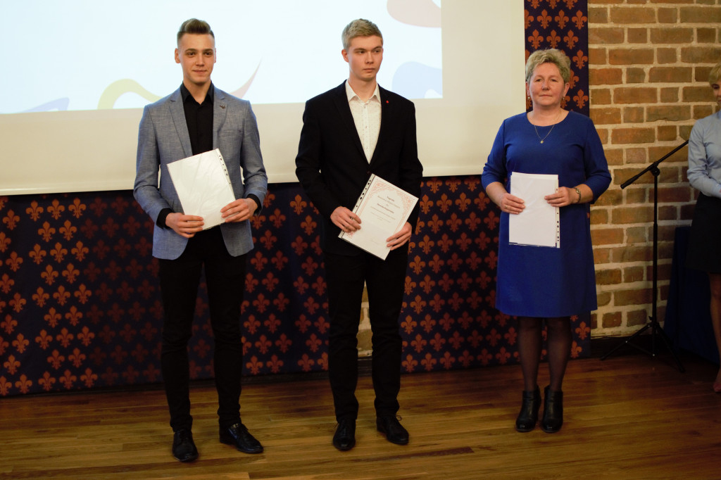 Burmistrz wręczył stypendia i nagrody