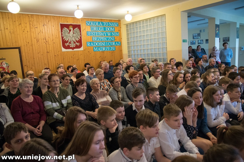 Dzieci w Wieleninie wystąpiły dla dziadków