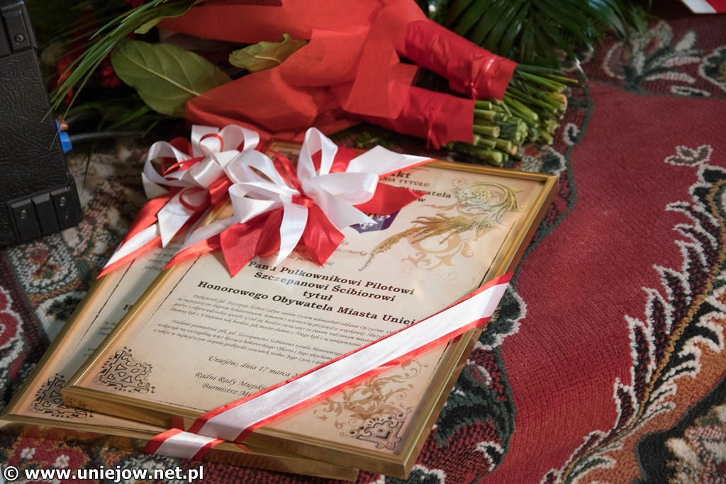 Uniejów uhonorował płk. pil. S. Ścibiora