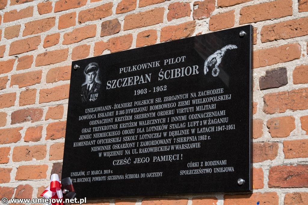 Uniejów uhonorował płk. pil. S. Ścibiora