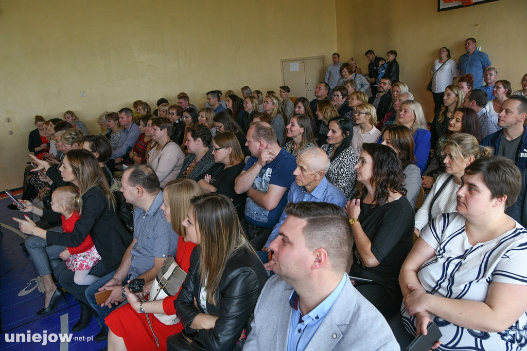 Ślubowanie pierwszoklasistów w Uniejowie