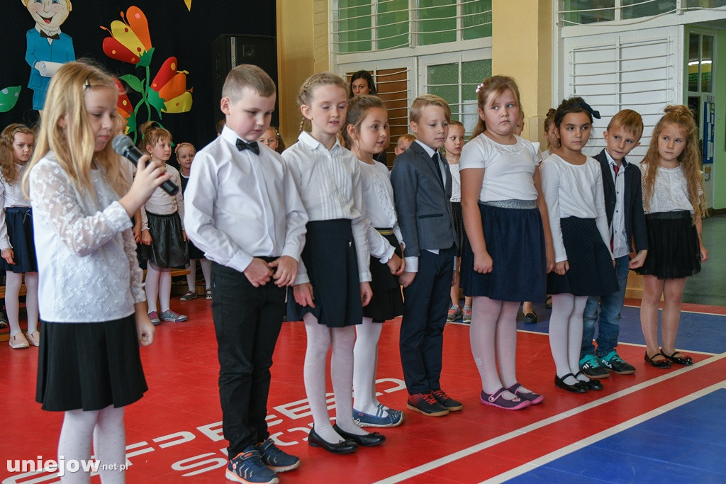 Ślubowanie pierwszoklasistów w Uniejowie