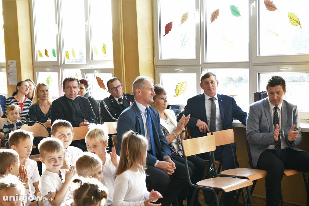 Ślubowanie pierwszoklasistów i Dzień Nauczyciela w Wilamowie