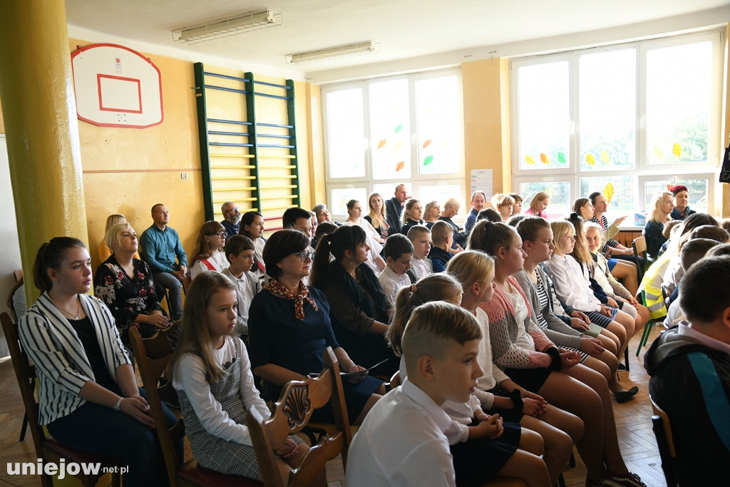 Ślubowanie pierwszoklasistów i Dzień Nauczyciela w Wilamowie