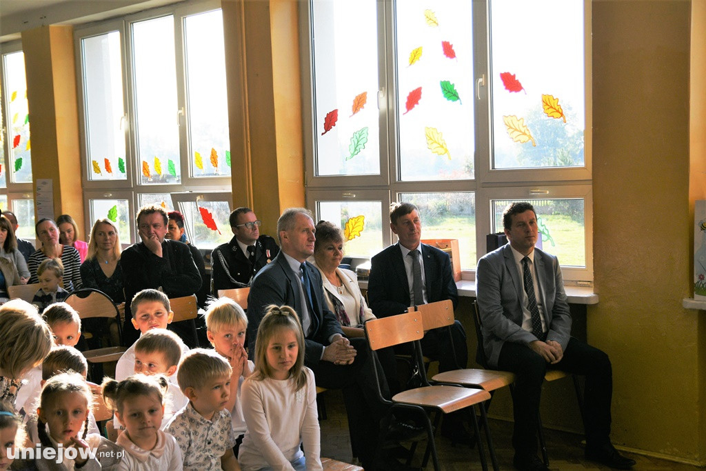 Ślubowanie pierwszoklasistów i Dzień Nauczyciela w Wilamowie