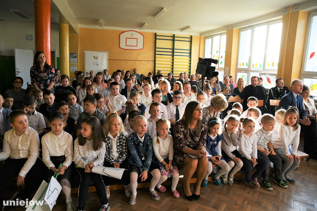 Ślubowanie pierwszoklasistów i Dzień Nauczyciela w Wilamowie