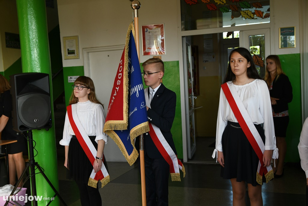 Ślubowanie pierwszoklasistów i Dzień Nauczyciela w Wilamowie