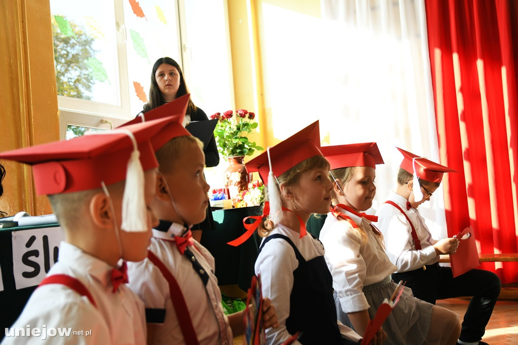 Ślubowanie pierwszoklasistów i Dzień Nauczyciela w Wilamowie