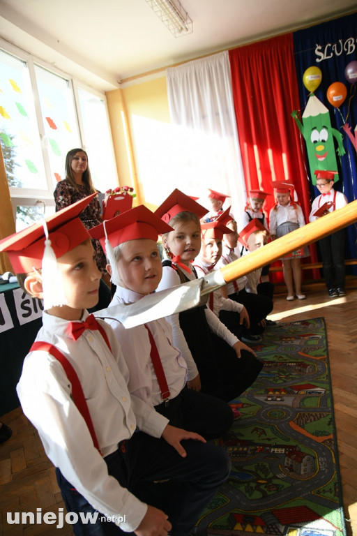 Ślubowanie pierwszoklasistów i Dzień Nauczyciela w Wilamowie